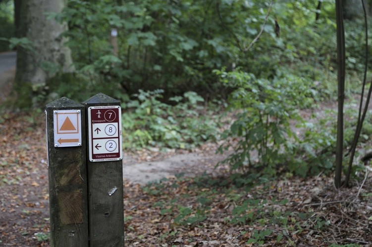 A pied, autour du Mont-de-l'Enclus