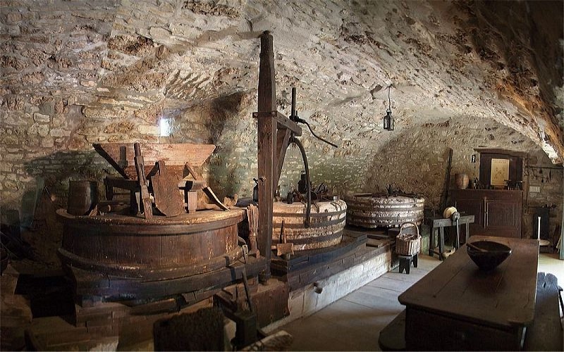 Du château au moulin