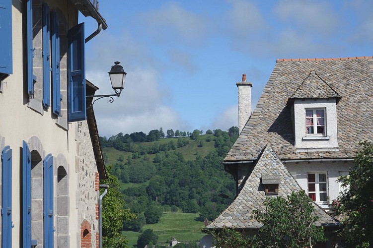 Visite de Raulhac, bourg historique du Carladès