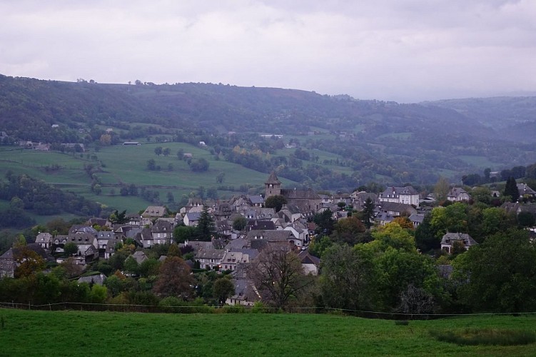 Visite de Raulhac, bourg historique du Carladès