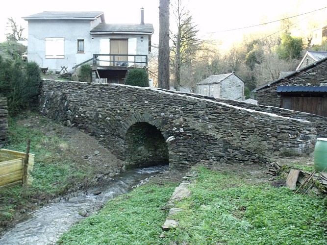 Excursión por el sendero de la Razigade