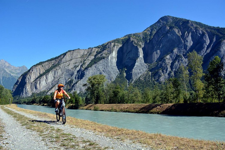 A ride in the Bourg d'Oisans plain