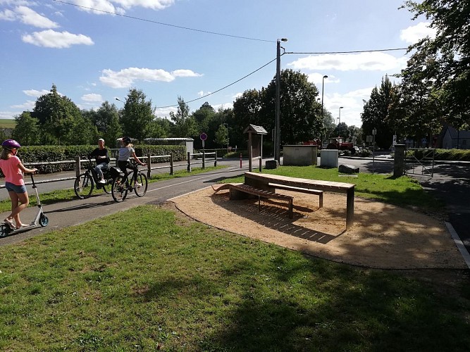 Table pique-nique-Touche du bois - Hamois- Ravel4