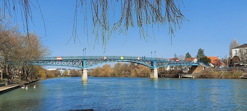 Passerelle Eiffel à Bry