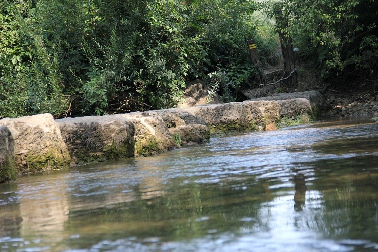 Coast of Thioles, Menhir and fords