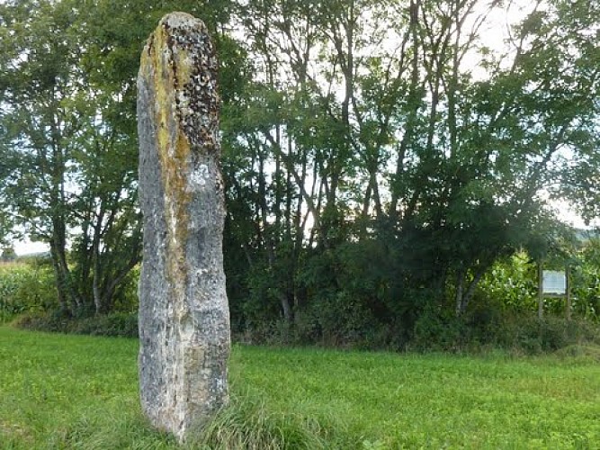Coast of Thioles, Menhir and fords