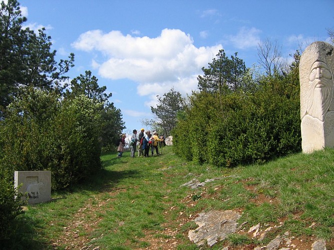 Sentier Mémoire de Pierre et belvédère de la carrière