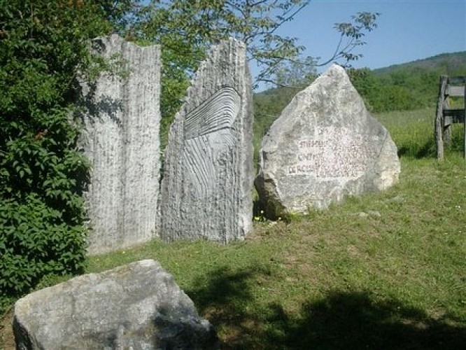 Sentier Mémoire de Pierre et belvédère de la carrière