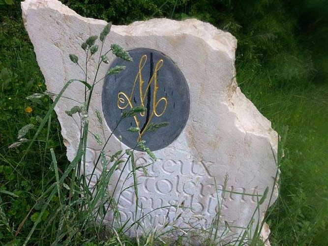 Sentier Mémoire de Pierre et belvédère de la carrière