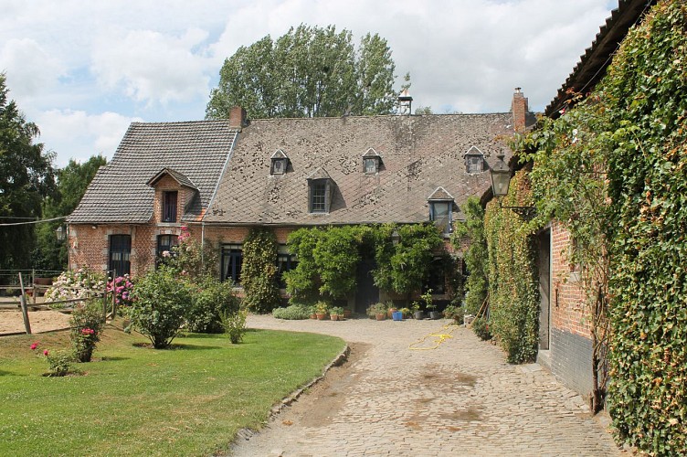 Hoves, ses paysages ouverts et ses fermes anciennes