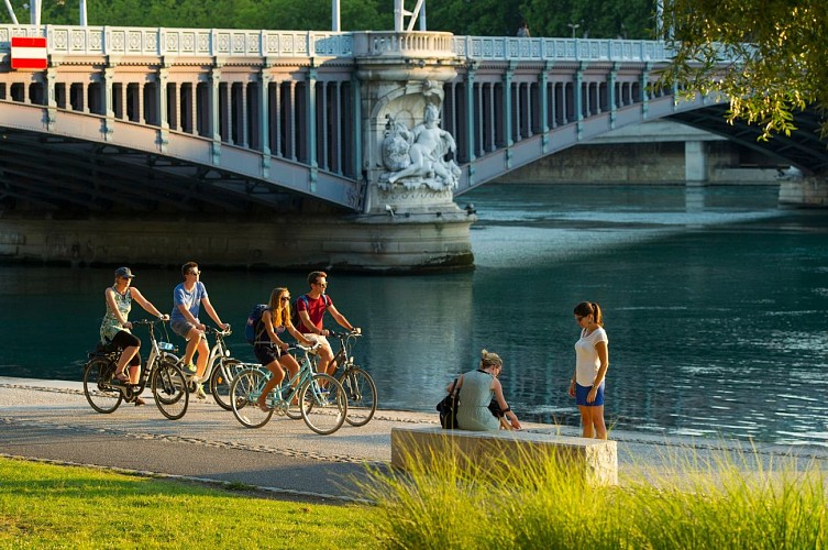 De Jons à Lyon, balade sur les voies vertes le long du Rhône