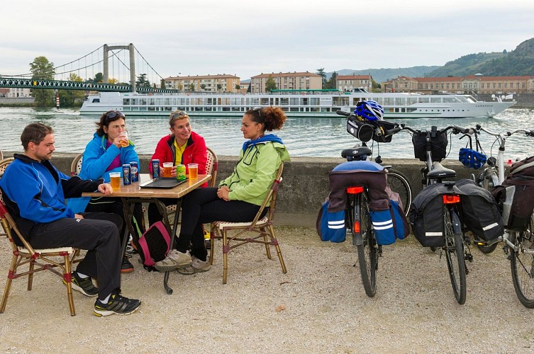 Pause café sur ViaRhôna à Tain-l'Hermitage
