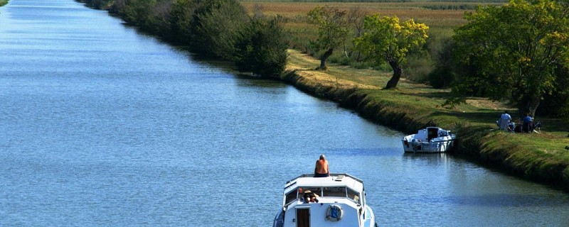 Boat on the Canal du Rhône à Sète to Gallician