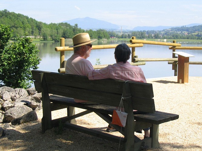 Bancs et touristes