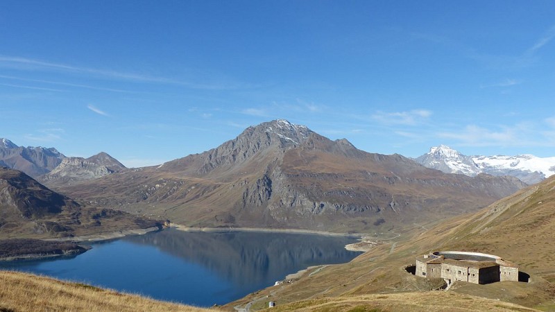 The 2000 footpath around Fort de Ronce