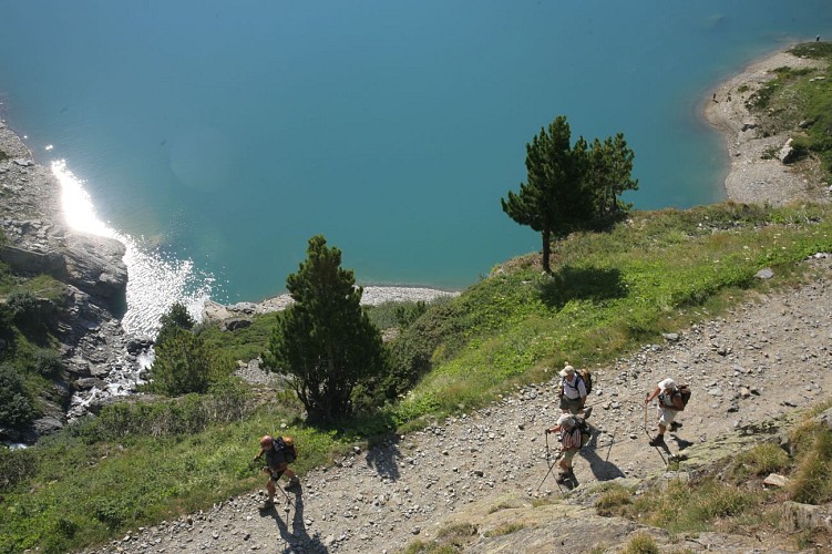 Visita a piedi della diga di Plan d'Aval