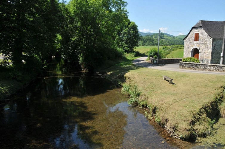 Route Escary à Aramits