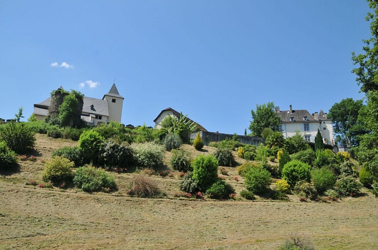 Eglise et Château de Porthos à Lanne en Barétous