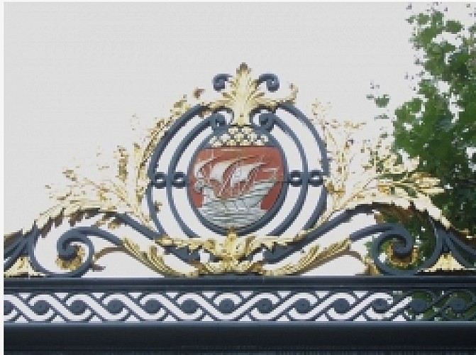 The Coats of arms of Paris « Fluctuat nec mergitur »