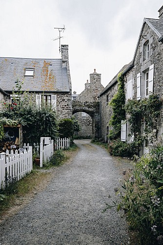 Cour à Tot Regnéville-sur-Mer