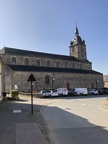 Eglise Irodouer - départ du circuit (2)