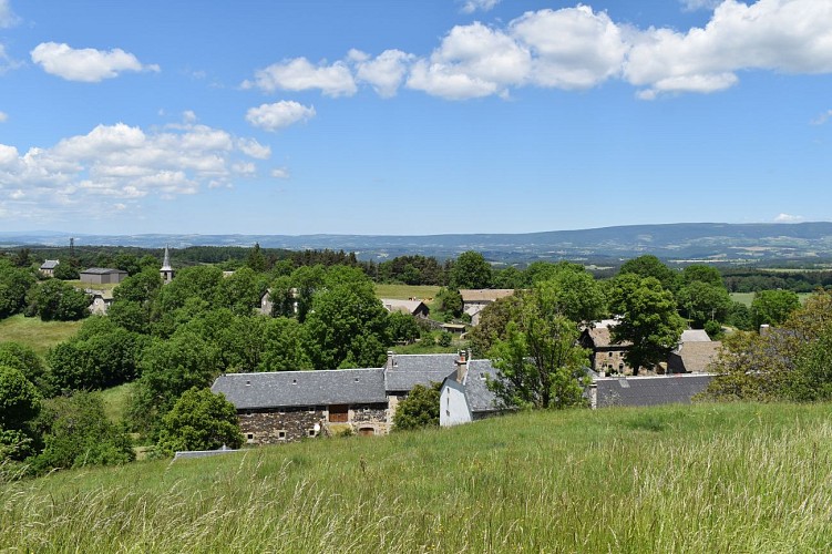 Le chemin des écoliers de Montchanson-Val d'Arcomie-Margeride-Cantal-Auvergne