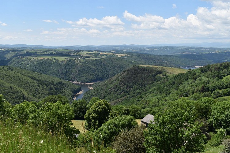 Le chemin des écoliers de Montchanson-Val d'Arcomie-Margeride-Cantal-Auvergne