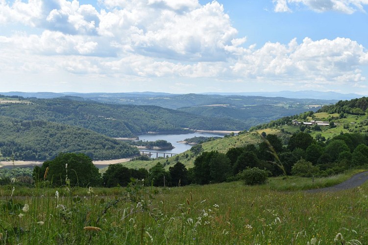 Le chemin des écoliers de Montchanson-Val d'Arcomie-Margeride-Cantal-Auvergne