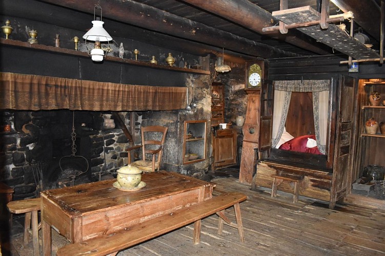 Salle commune ferme Allègre