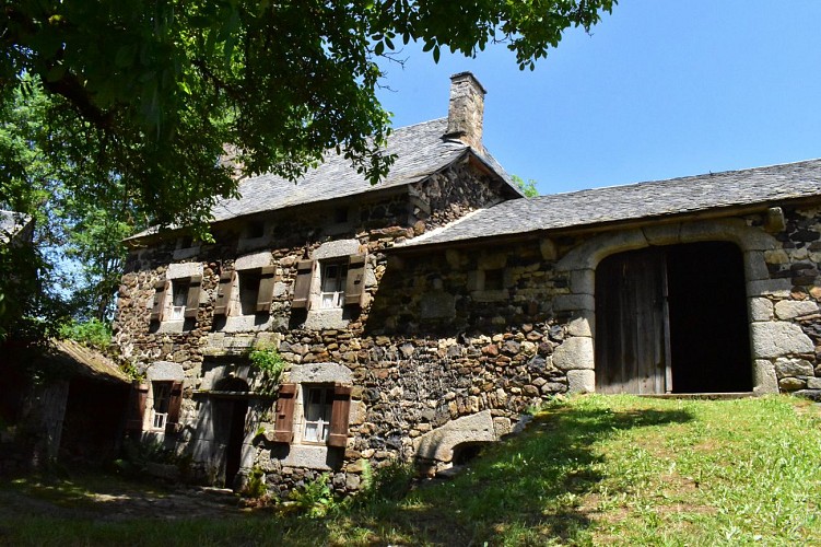 Ferme allègre-margeride-cantal-auvergne