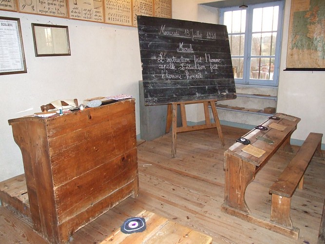 Ecole Clémence Fontille-Ruynes-Margeride-Cantal-Auvergne