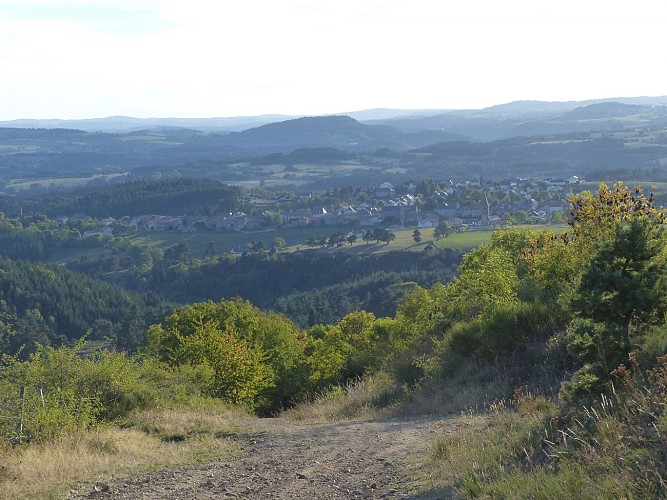 Vue Ruynes-Margeride-Cantal-Auvergne