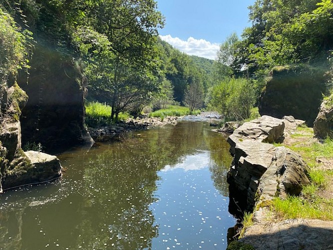 Hike The Epie and the Truyère Gorges