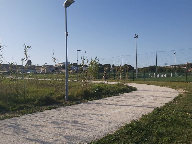 GR2013 - A06 - De Martigues à la Gare de Croix Sainte_Martigues