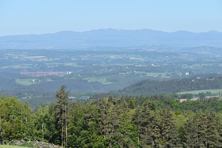 Chemin des écoliers-Lorcières-Margeride-Cantal-Auvergne