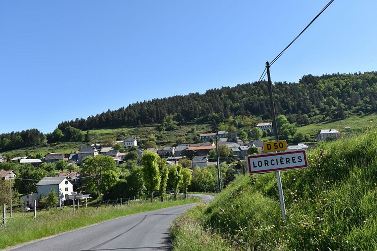 Chemin des écoliers-Lorcières-Margeride-Cantal-Auvergne