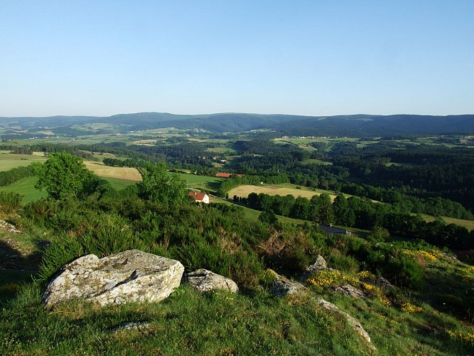 Chemin des écoliers-Soulages-Margeride-Cantal-Auvergne