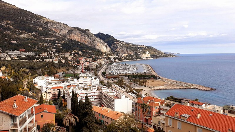 Garavan et les dernières falaises françaises avant l'Italie