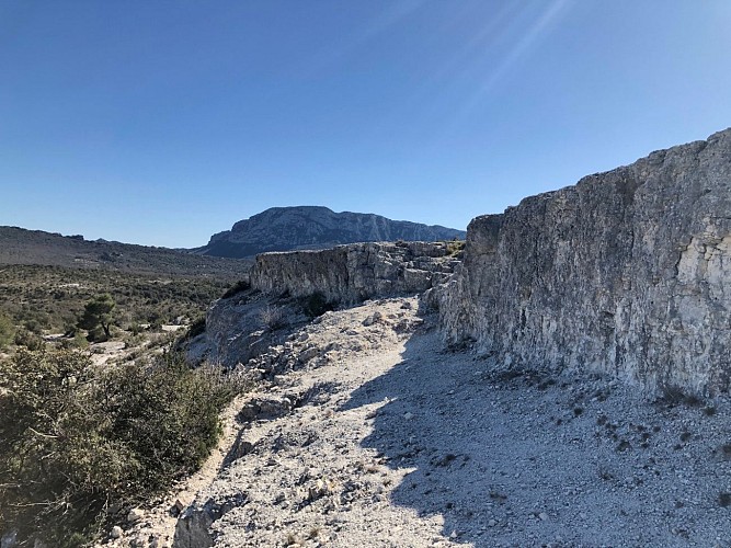 Les Marches des Géants et le dolmen de Lamalou