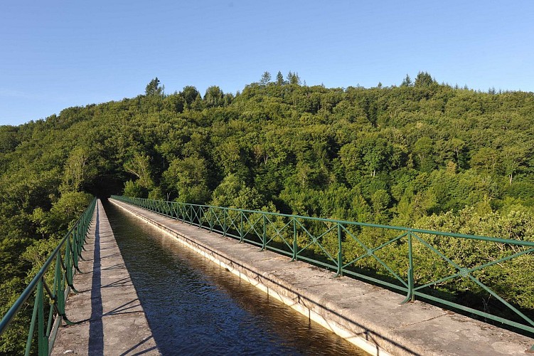Sur l'aqueduc de Montreuillon Rigole d'Yonne