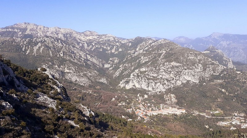 Gorbio et Sainte-Agnès dominés par la Cime de Baudon