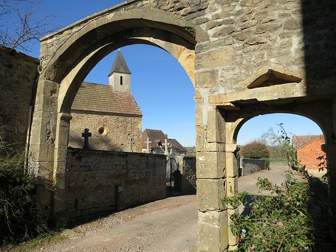 Chapelle-gothique-Amanze