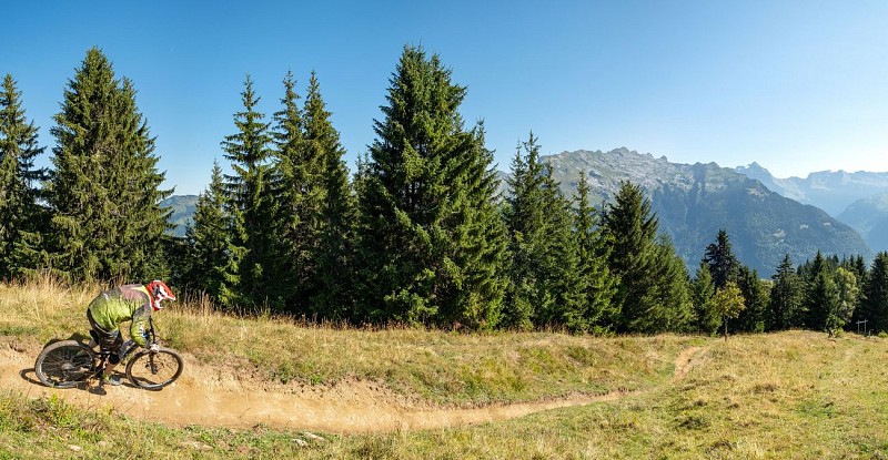 Wandelroute: bergwandelingen, met de kabelbaan, naar Samoëns 1600