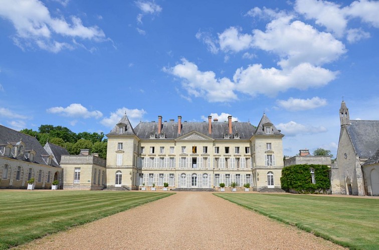 SENTIER DE RANDONNÉE AU FIL DE L'EAU À MAZÉ