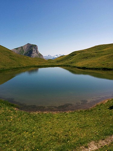 Hiking Trail: La Gouille des Fours Lake (2030 m)