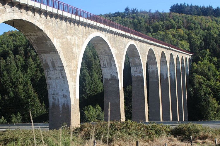 Sentier découverte du viaduc du pont marteau : sur les traces du tacot