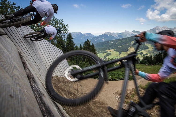 Parcours vtt Piste de descente VTT du Crêt du Loup La clusaz Parcours vtt Piste de descente VTT du Crêt du Loup La clusaz