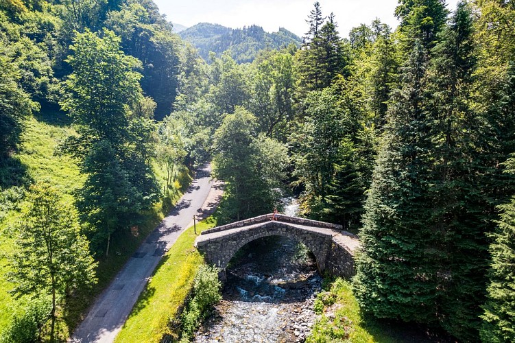 Roman bridge path