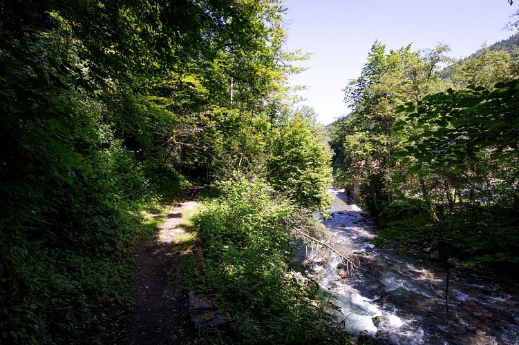 Roman bridge path