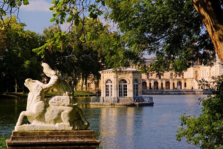 Au fil de l'eau à travers le parc et les jardins du Château de Fontainebleau
